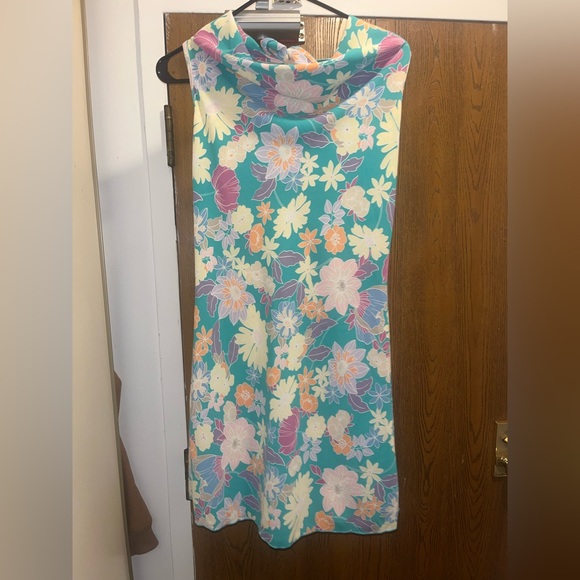 Jessica Simpson halter dress - Picture 2 of 3